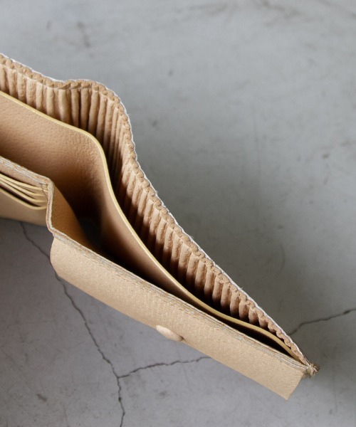 beta post（ベータポスト）の「beta post cardboard half wallet