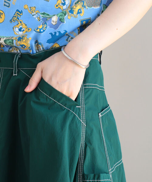 BEAMS BOY(ビームスボーイ)の「BEAMS BOY / ナイロン デルタ ワークスカート(スカート・レディース・ダークグリーン/ネイビー・ONE SIZE)」の10枚目の写真