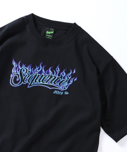 SEQUENZ(シークエンズ)の「SEQUENZ / FLAME COLLEGE WAPPEN SHORT SLEEVE TEE / ファイヤー カレッジ ロゴ 半袖Tシャツ(Tシャツ/カットソー・メンズ・ホワイト/ブラック/グレー/ラベンダー/グリーン系その他2/その他3/その他4/その他1/その他5/その他2/その他6/グリーン系その他/ブルー・MEDIUM/LARGE/X-LARGE)」の9枚目の写真