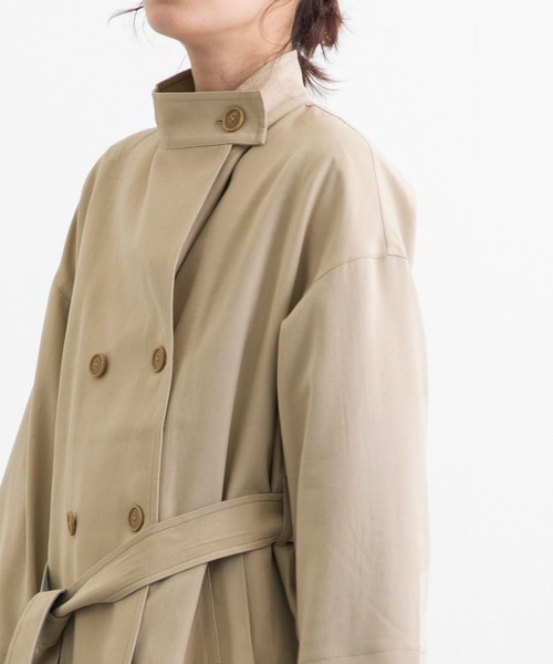 POU DOU DOU（プードゥドゥ）の「ポリエステルソフトギャバスタンドカラーコート（トレンチコート・レディース・ライトブルー/ベージュ/カーキ・3）」の21枚目の写真