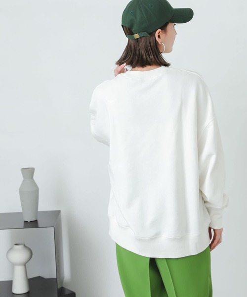 SENSE OF PLACE by URBAN RESEARCH（センスオブプレイスバイアーバンリサーチ）の「オーバーサイズロゴスウェットシャツ（スウェット・レディース・ピンクベージュ/オフホワイト/グレー・ONE）」の5枚目の写真