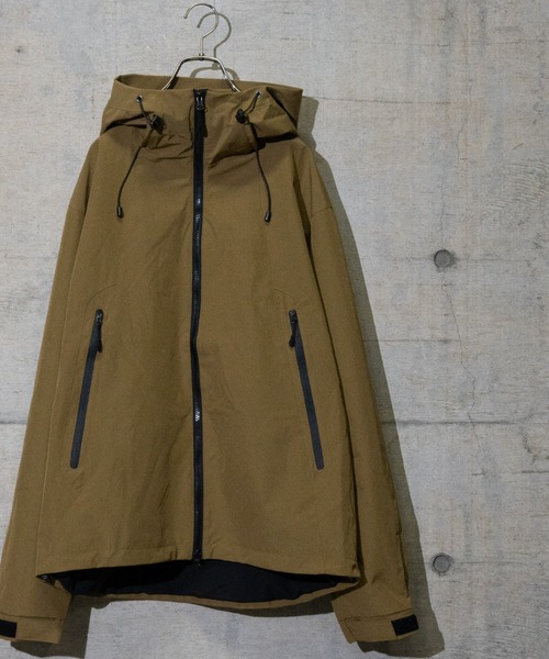 JOHN'S CLOSET(ジョンズクローゼット)の「【13】ミニリップストレッチマウンテンパーカー(マウンテンパーカー・メンズ・ブラウン/チャコールグレー/ブラック・LARGE/MEDIUM)」の1枚目の写真