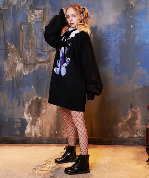 BODYLINE（ボディライン）の「ハロウィンやイベントにも使えるコスチュームシリーズ レディースリボン＆つけ襟付き キラーベアスウェットワンピース オーバーサイズ（ワンピース・レディース・ブラック・2L/4L/M/L）」の3枚目の写真