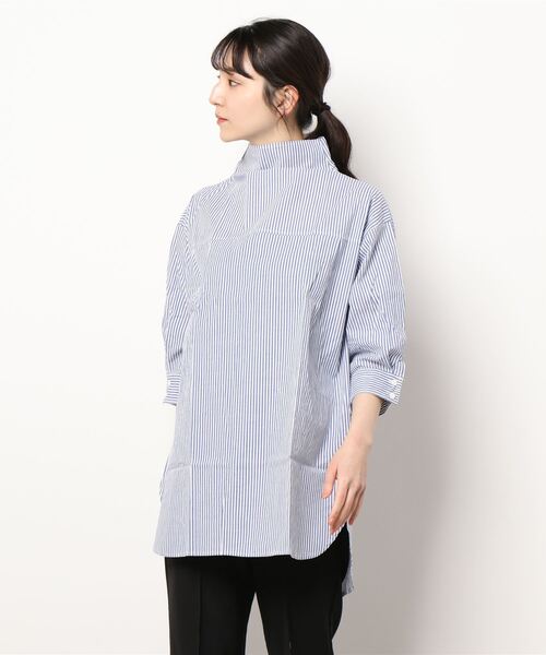 BELLUNA(ベルーナ)の「バックボタン使いボトルネックシャツチュニック(チュニック・レディース・カーキ/ブルー系その他/ストライプ・MEDIUM/LARGE/X-LARGE)」の6枚目の写真