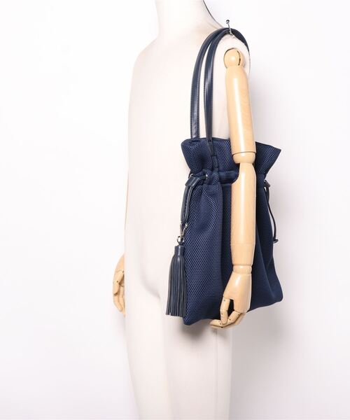 BASE（ベース）の「A4対応 巾着タイプ レディースショルダーバッグ（ショルダーバッグ・レディース・ホワイト/ベージュ/グレー/ネイビー/ブラック・FREE）」の10枚目の写真