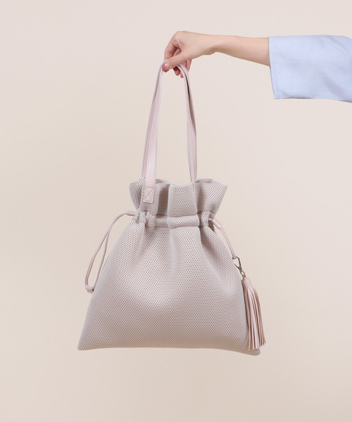 BASE（ベース）の「A4対応 巾着タイプ レディースショルダーバッグ（ショルダーバッグ・レディース・ホワイト/ベージュ/グレー/ネイビー/ブラック・FREE）」の4枚目の写真