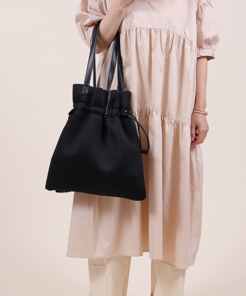 BASE（ベース）の「A4対応 巾着タイプ レディースショルダーバッグ（ショルダーバッグ・レディース・ホワイト/ベージュ/グレー/ネイビー/ブラック・FREE）」の22枚目の写真