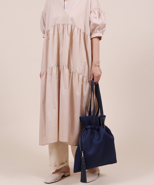 BASE（ベース）の「A4対応 巾着タイプ レディースショルダーバッグ（ショルダーバッグ・レディース・ホワイト/ベージュ/グレー/ネイビー/ブラック・FREE）」の20枚目の写真