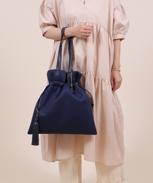 BASE（ベース）の「A4対応 巾着タイプ レディースショルダーバッグ（ショルダーバッグ・レディース・ホワイト/ベージュ/グレー/ネイビー/ブラック・FREE）」の19枚目の写真