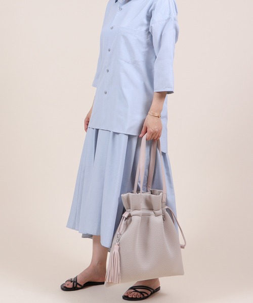 BASE（ベース）の「A4対応 巾着タイプ レディースショルダーバッグ（ショルダーバッグ・レディース・ホワイト/ベージュ/グレー/ネイビー/ブラック・FREE）」の17枚目の写真