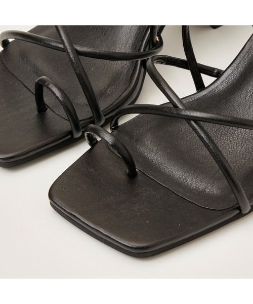 chumchum（チャムチャム）の「スクエアコードストラップサンダル（サンダル・レディース・ブラック/ホワイト・S/M/L/LL）」の3枚目の写真