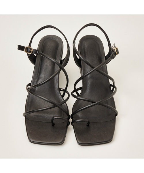 chumchum（チャムチャム）の「スクエアコードストラップサンダル（サンダル・レディース・ブラック/ホワイト・S/M/L/LL）」の5枚目の写真