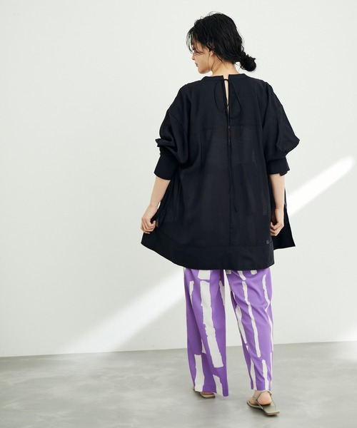 ADAM ET ROPE'（アダムエロペ）の「【WEB限定】バックリボンチュニックシャツ（シャツ/ブラウス・レディース・グリーン系その他/ブラック/ホワイト・FREE）」の5枚目の写真