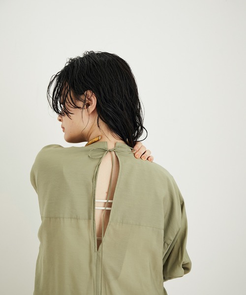 ADAM ET ROPE'（アダムエロペ）の「【WEB限定】バックリボンチュニックシャツ（シャツ/ブラウス・レディース・グリーン系その他/ブラック/ホワイト・FREE）」の10枚目の写真