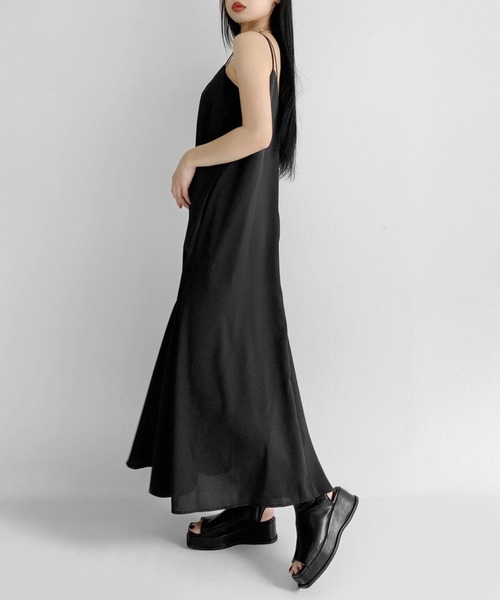 LVEU.(ラブユ.)の「Long flare camisole one-piece / ロングフレアキャミソールワンピース(ワンピース・レディース・ブルー/ブラック・FREE)」の3枚目の写真