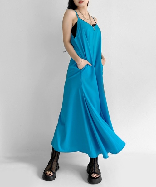 LVEU.(ラブユ.)の「Long flare camisole one-piece / ロングフレアキャミソールワンピース(ワンピース・レディース・ブルー/ブラック・FREE)」の7枚目の写真