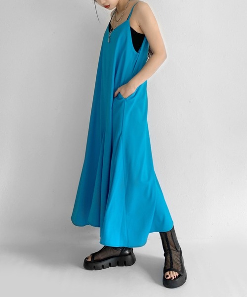 LVEU.(ラブユ.)の「Long flare camisole one-piece / ロングフレアキャミソールワンピース(ワンピース・レディース・ブルー/ブラック・FREE)」の8枚目の写真