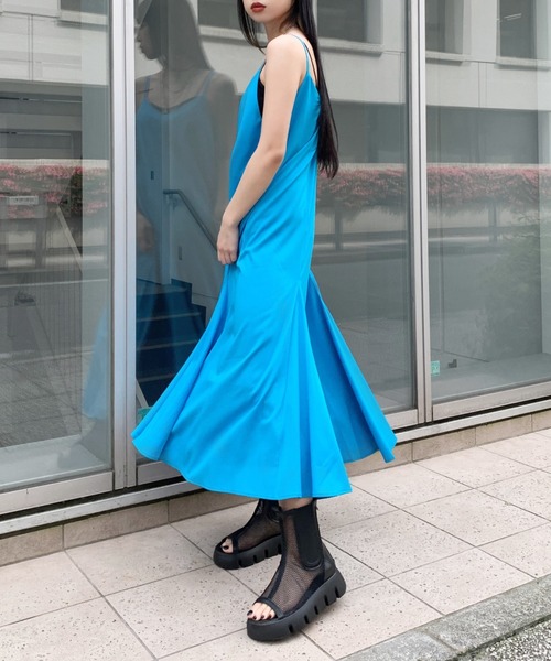 LVEU.(ラブユ.)の「Long flare camisole one-piece / ロングフレアキャミソールワンピース(ワンピース・レディース・ブルー/ブラック・FREE)」の11枚目の写真