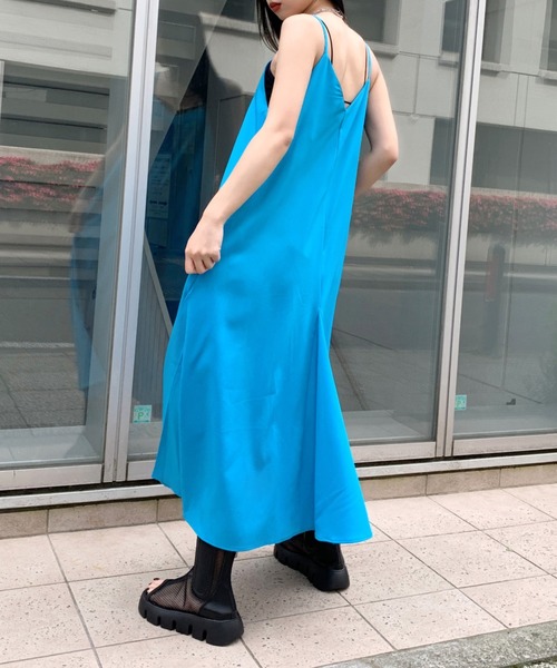 LVEU.(ラブユ.)の「Long flare camisole one-piece / ロングフレアキャミソールワンピース(ワンピース・レディース・ブルー/ブラック・FREE)」の12枚目の写真