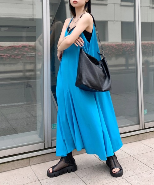 LVEU.(ラブユ.)の「Long flare camisole one-piece / ロングフレアキャミソールワンピース(ワンピース・レディース・ブルー/ブラック・FREE)」の17枚目の写真