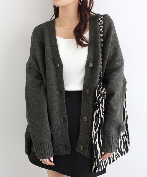 andme（アンドミー）の「【新色追加】Vネック長袖ニットカーディガン（カーディガン/ボレロ・レディース・オートミール/チャコールグレー/グレイッシュベージュ/ベージュ/オレンジ/ラベンダー/ネイビー/ライム/ブラウン/レッド/グレー/ブラック/カーキ系/イエロー/ブルー/オフホワイト・F(M)）」の10枚目の写真