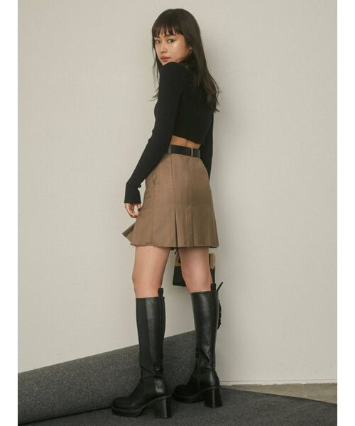 EMODA（エモダ）の「ヘムカットプリーツミニスカート（スカート・レディース・ブラック/ベージュ・SMALL/MEDIUM）」の21枚目の写真