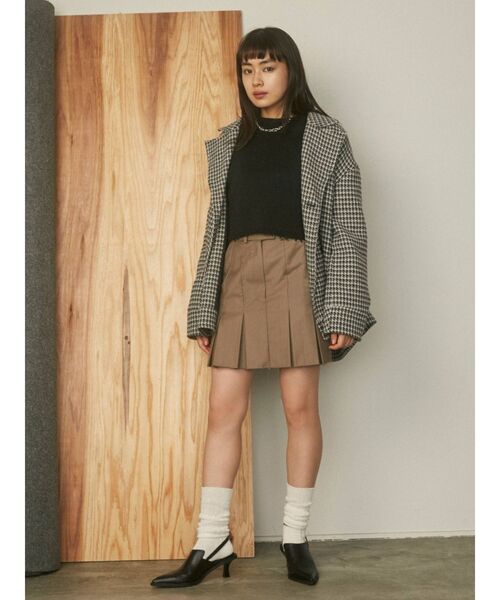 EMODA（エモダ）の「ヘムカットプリーツミニスカート（スカート・レディース・ブラック/ベージュ・SMALL/MEDIUM）」の22枚目の写真