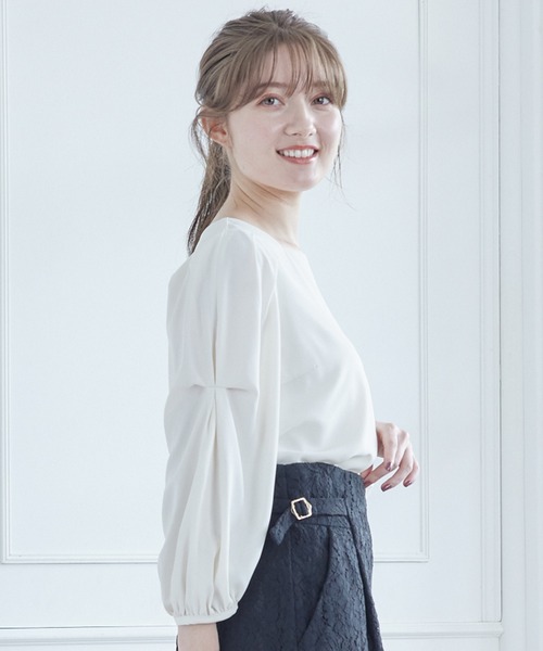 12Twelve Agenda(トゥエルブ アジェンダ)の「スクエアネックデザインスリーブブラウス(シャツ/ブラウス・レディース・ベージュ/ネイビー/ブラウン/オフホワイト・M)」の16枚目の写真