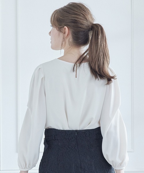 12Twelve Agenda(トゥエルブ アジェンダ)の「スクエアネックデザインスリーブブラウス(シャツ/ブラウス・レディース・ベージュ/ネイビー/ブラウン/オフホワイト・M)」の17枚目の写真