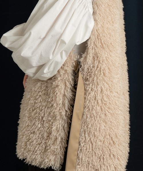 Amiur（エミレ）の「side belt fur vest（ベスト・レディース・ベージュ/ブラウン・FREE）」の9枚目の写真