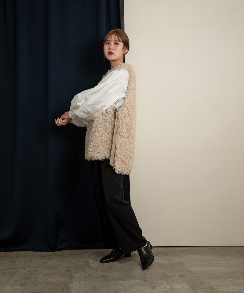 Amiur（エミレ）の「side belt fur vest（ベスト・レディース・ベージュ/ブラウン・FREE）」の6枚目の写真
