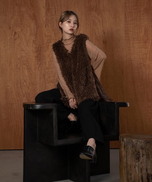 Amiur（エミレ）の「side belt fur vest（ベスト・レディース・ベージュ/ブラウン・FREE）」の12枚目の写真