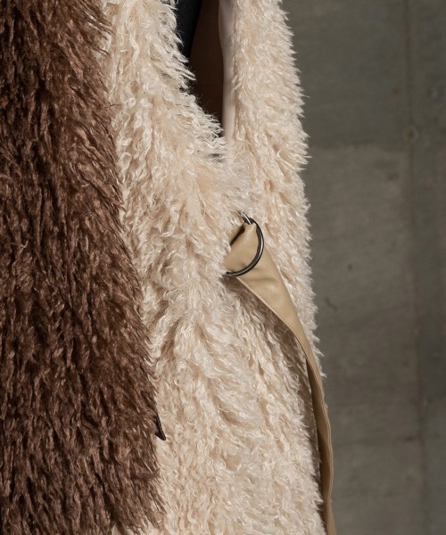 Amiur（エミレ）の「side belt fur vest（ベスト・レディース・ベージュ/ブラウン・FREE）」の7枚目の写真