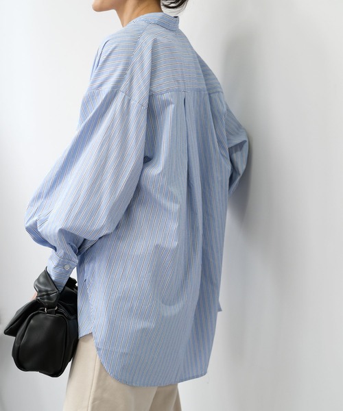 ＡＮＤＪ（アンドジェイ）の「【2022/AW】バンドカラーBIGシャツ ストライプシャツ（シャツ/ブラウス・レディース・ブルー/ホワイト/ブラック・M）」の4枚目の写真