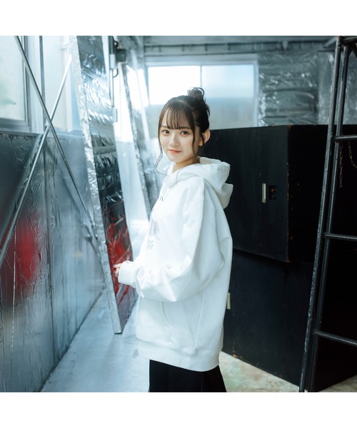 TITTY&CO.（ティティーアンドコー）の「TITTY&CO. × overprint cat print over size parker（パーカー・レディース・ホワイト/ブラック・MEDIUM/LARGE）」の10枚目の写真