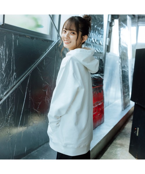 TITTY&CO.（ティティーアンドコー）の「TITTY&CO. × overprint cat print over size parker（パーカー・レディース・ホワイト/ブラック・MEDIUM/LARGE）」の12枚目の写真