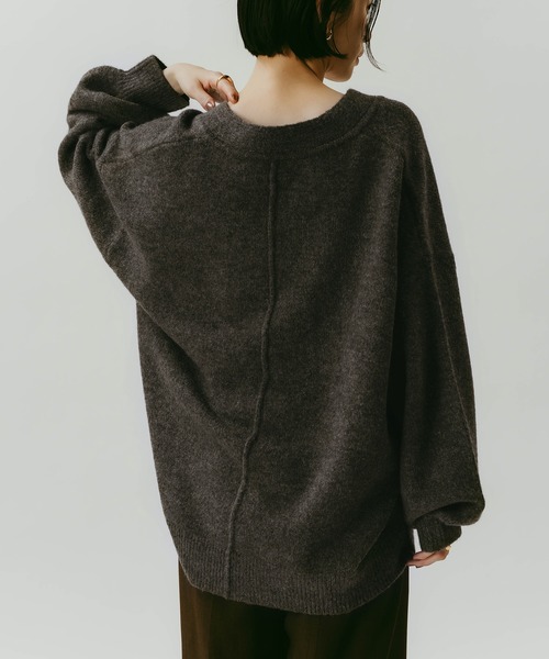 andme(アンドミー)の「【新色追加】オーバーサイズVネック長袖ニットトップス(ニット/セーター・レディース・チャコールグレー/ベージュ/オレンジ/ラベンダー/オートミール/グレイッシュベージュ/ネイビー/ミント/ピンク/ブラウン/グレー/カーキ系/ブルー/オフホワイト・F(M))」の22枚目の写真