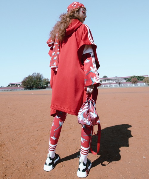 adidas（アディダス）の「テベ・マググ × アディダス レギンス / ヨガウェア / アディダスオリジナルス（レギンス/スパッツ・レディース・レッド・LARGE/MEDIUM/X-SMALL/XX-LARGE/X-LARGE/SMALL）」の3枚目の写真