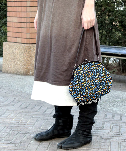 カヤ(カヤ)の「【カヤ】ジャガード7寸丸型がま口バッグ(ハンドバッグ・レディース・カラフル/梅/ホワイト系その他/ブラック系その他/マルチ・FREE)」の6枚目の写真