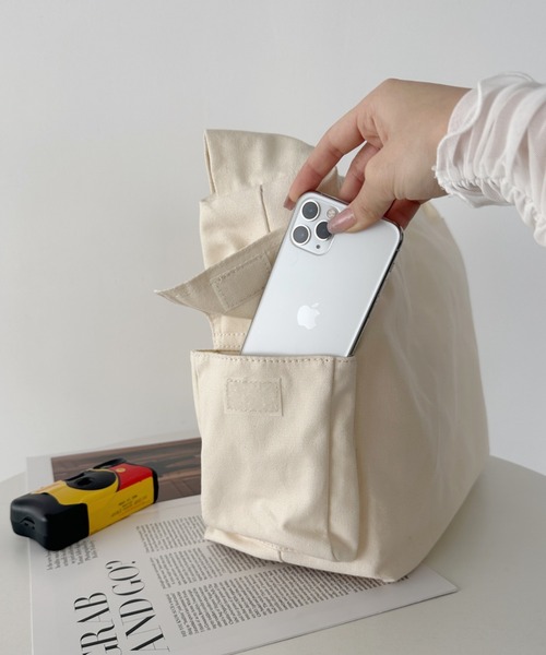 CLEA(クレア)の「【A4サイズ対応】スマホポケット付き ビッグキャンバスショルダーバッグ(ショルダーバッグ・レディース・ブラック/アイボリー・FREE)」の15枚目の写真