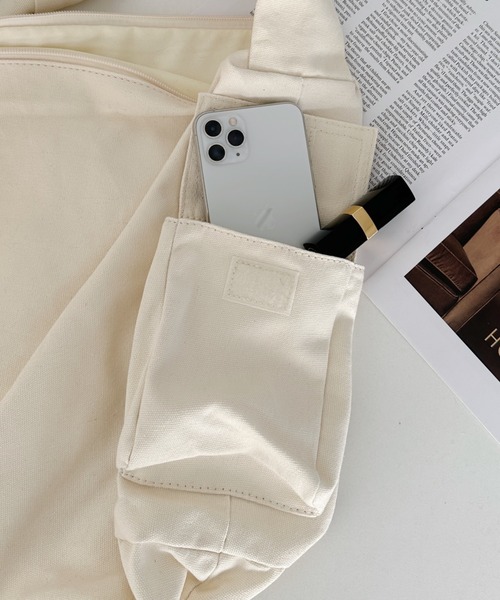 CLEA(クレア)の「【A4サイズ対応】スマホポケット付き ビッグキャンバスショルダーバッグ(ショルダーバッグ・レディース・ブラック/アイボリー・FREE)」の13枚目の写真