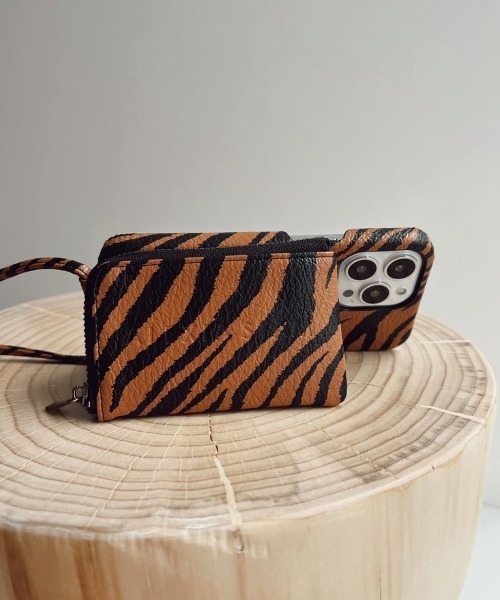 ALEXIA STAM（アリシアスタン）の「Fake Leather iPhone Case With Strap /フェイクレザーストラップショルダー（スマホグッズ・レディース・ゼブラ・A/B/C/D/E）」の3枚目の写真