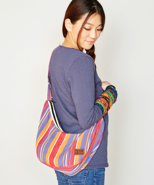 チャイハネ（チャイハネ）の「【チャイハネ】ネパール手織りコットンクレセントバッグ（ショルダーバッグ・メンズ・ホワイト/パープル/ホワイト×ブルー/イエロー系その他/レッド系その他/ブルー/ブルー系その他/グリーン/レッド/ダークブルー/グリーン系その他・FREE）」の11枚目の写真