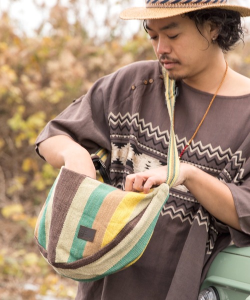 チャイハネ（チャイハネ）の「【チャイハネ】ネパール手織りコットンクレセントバッグ（ショルダーバッグ・メンズ・ホワイト/パープル/ホワイト×ブルー/イエロー系その他/レッド系その他/ブルー/ブルー系その他/グリーン/レッド/ダークブルー/グリーン系その他・FREE）」の4枚目の写真