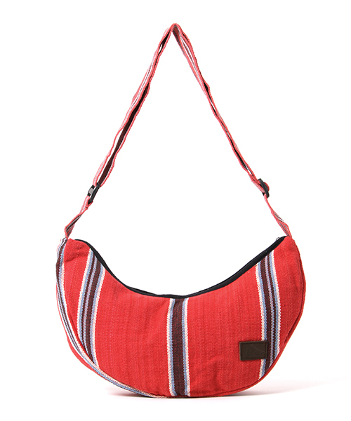 チャイハネ（チャイハネ）の「【チャイハネ】ネパール手織りコットンクレセントバッグ（ショルダーバッグ・メンズ・ホワイト/パープル/ホワイト×ブルー/イエロー系その他/レッド系その他/ブルー/ブルー系その他/グリーン/レッド/ダークブルー/グリーン系その他・FREE）」の17枚目の写真