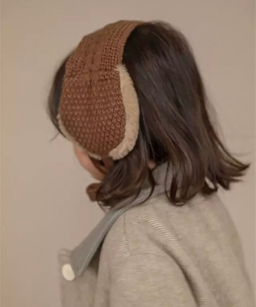 Bambin（ボンバン）の「【 Bambin / ボンバン 】 ケーブル編み ニット イヤーマフ / ファー 付け襟（イヤーマフ・キッズ・ベージュ/ピンク/カーキ/ブラウン/グレー/ブラック・FREE）」の21枚目の写真
