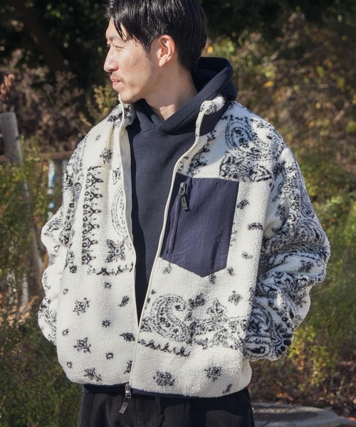 ITEMS URBANRESEARCH(アイテムズ アーバンリサーチ)の「バンダナ柄 ZIP UP ボアブルゾン(ブルゾン・メンズ・グレー/オフホワイト/ブラック・MEDIUM/LARGE)」の6枚目の写真