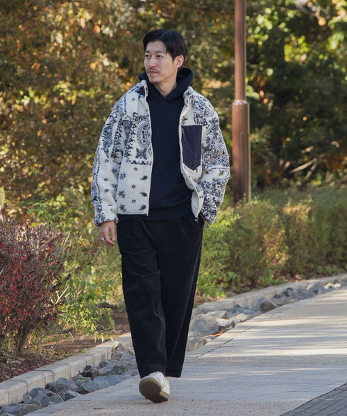 ITEMS URBANRESEARCH(アイテムズ アーバンリサーチ)の「バンダナ柄 ZIP UP ボアブルゾン(ブルゾン・メンズ・グレー/オフホワイト/ブラック・MEDIUM/LARGE)」の7枚目の写真