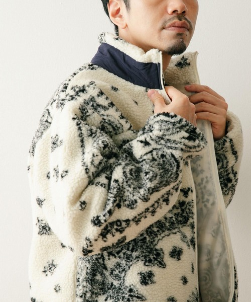 ITEMS URBANRESEARCH(アイテムズ アーバンリサーチ)の「バンダナ柄 ZIP UP ボアブルゾン(ブルゾン・メンズ・グレー/オフホワイト/ブラック・MEDIUM/LARGE)」の8枚目の写真