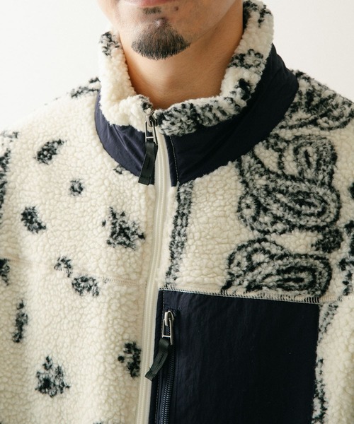 ITEMS URBANRESEARCH(アイテムズ アーバンリサーチ)の「バンダナ柄 ZIP UP ボアブルゾン(ブルゾン・メンズ・グレー/オフホワイト/ブラック・MEDIUM/LARGE)」の16枚目の写真